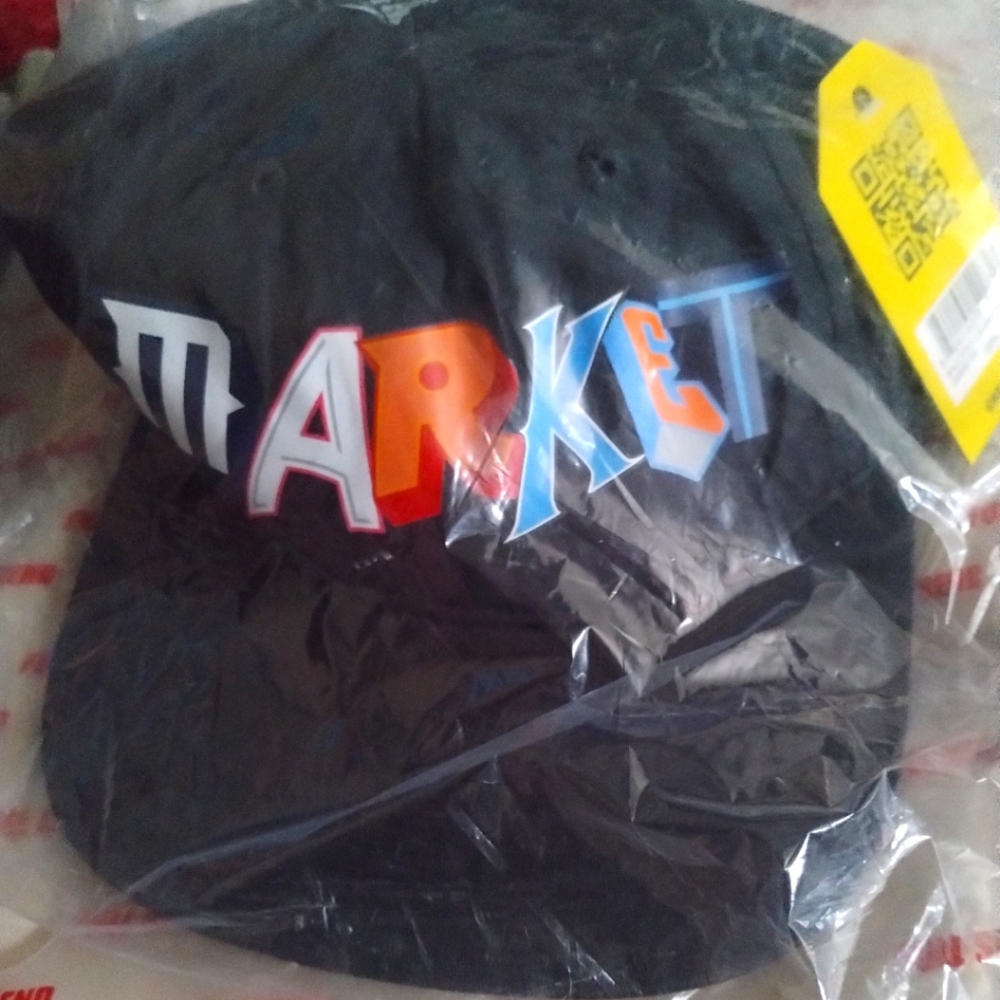 🔥New in Bag Retired Market Adjustable Baseball Hat